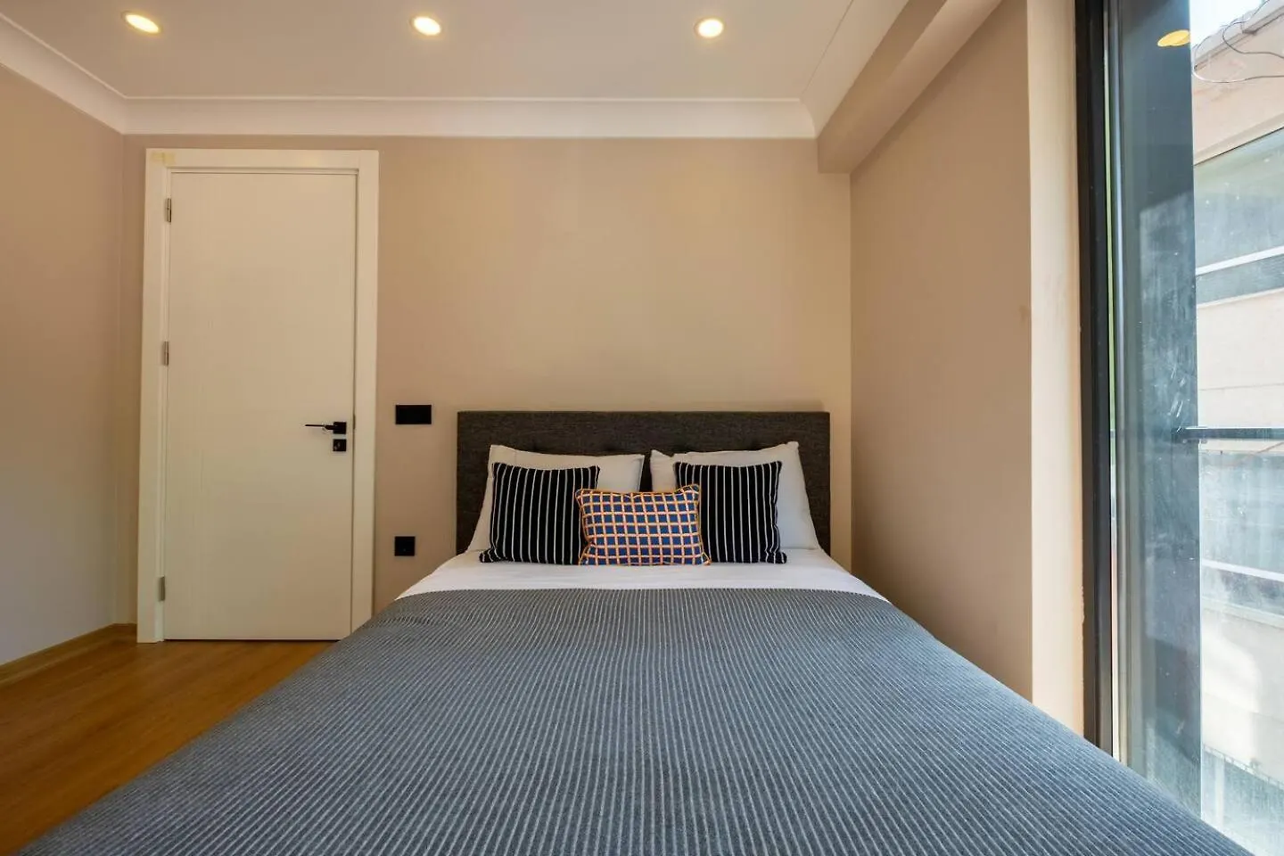 Bosphorus View With Two Bedrooms Istanbul Apartment
